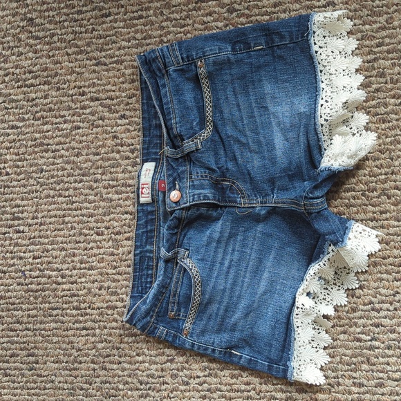 lei Pants - Shorts with lace